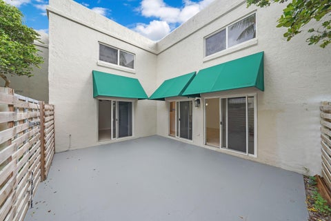 Tiny photo for 557 NW 97TH Avenue, Plantation, FL 33324 (MLS # B26076150)