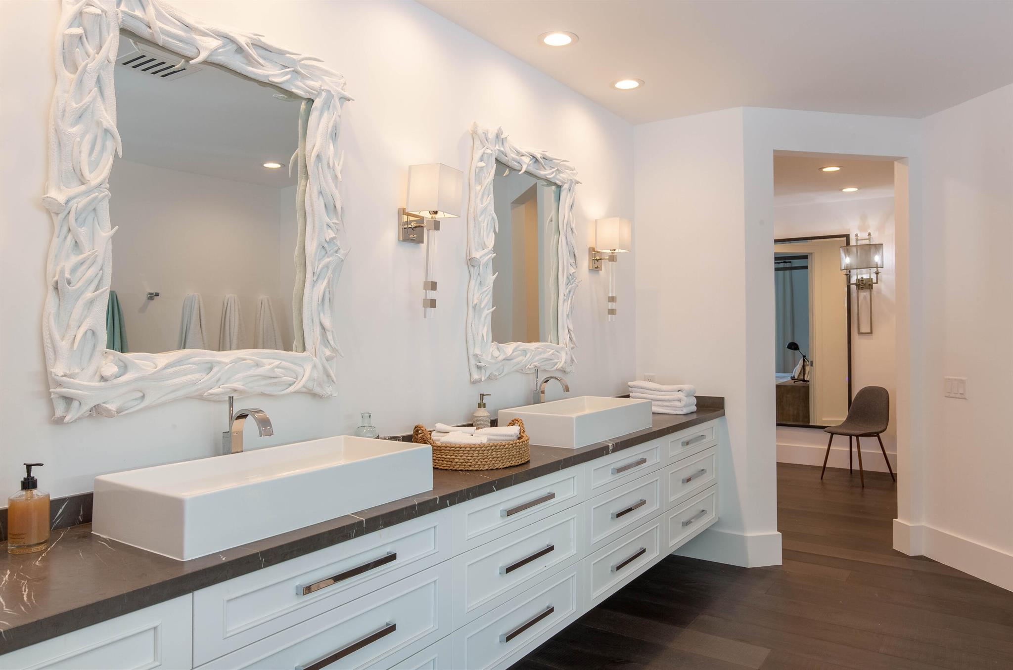 OAK TREE EST - Residential