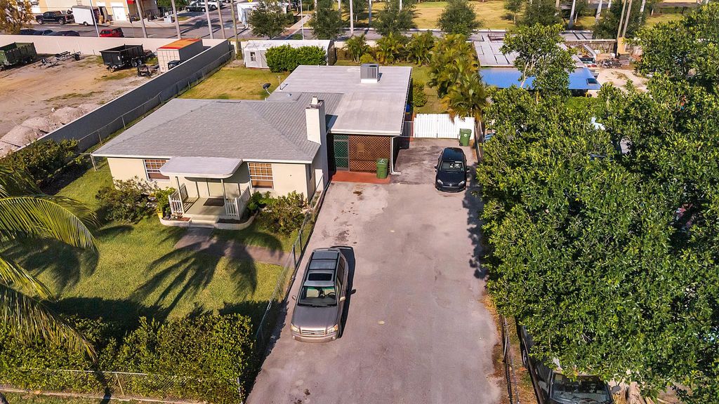 Photo of 3921 Belle Vue Avenue #B, Palm Springs, FL 33461 (MLS # R10918247)