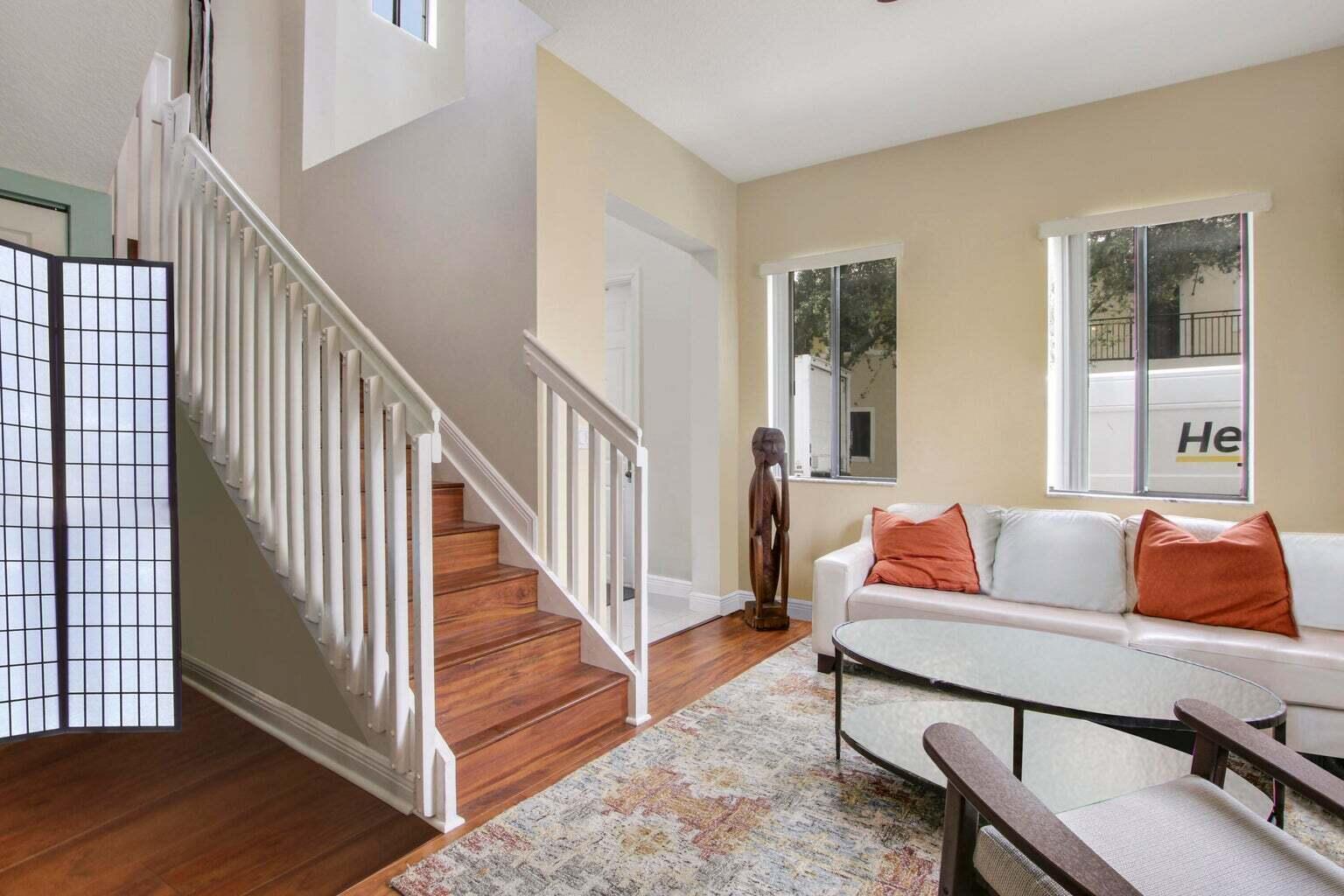 2516 Venetian Court