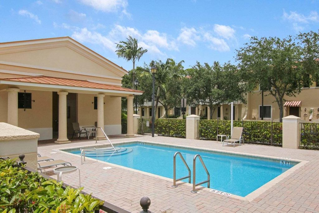 Photo of 2516 Venetian Court, Boynton Beach, FL 33426 (MLS # R11088150)