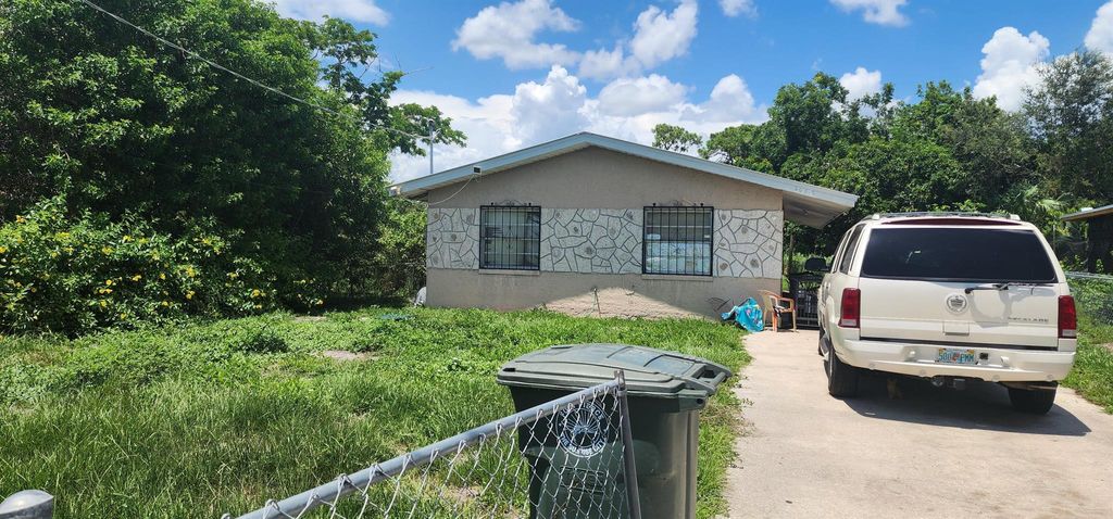 Photo of 3002 Q Avenue, Fort Pierce, FL 34950 (MLS # R11061256)