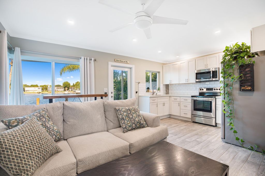 Photo of 1400 SE 7th Avenue #2, Pompano Beach, FL 33060 (MLS # B26031021)