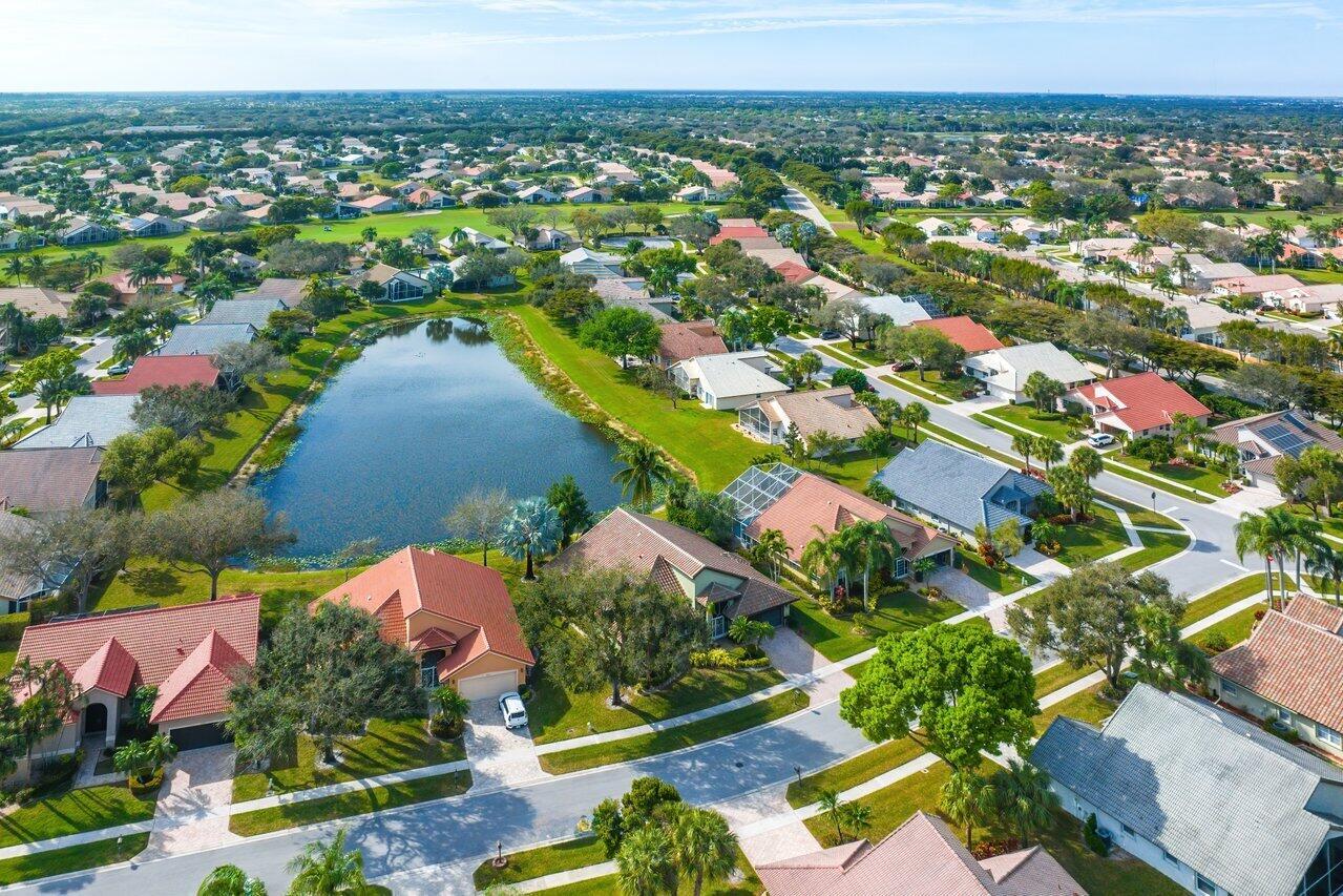LAKERIDGE GREENS AT PIPERS GLEN - Residential