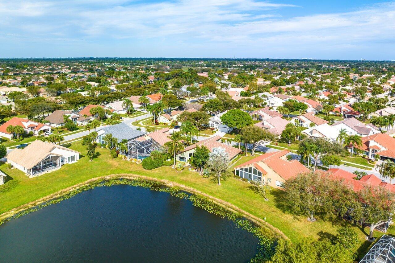 LAKERIDGE GREENS AT PIPERS GLEN - Residential