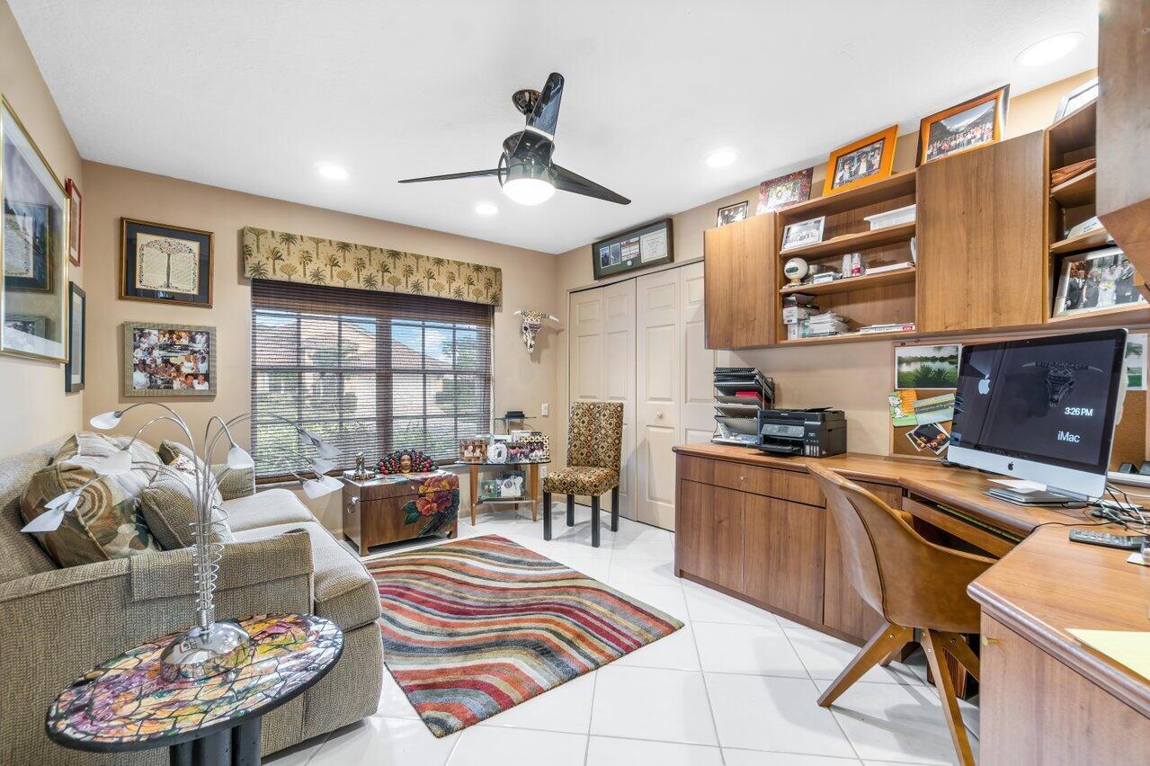 LAKERIDGE GREENS AT PIPERS GLEN - Residential