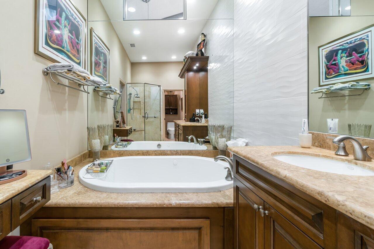 LAKERIDGE GREENS AT PIPERS GLEN - Residential