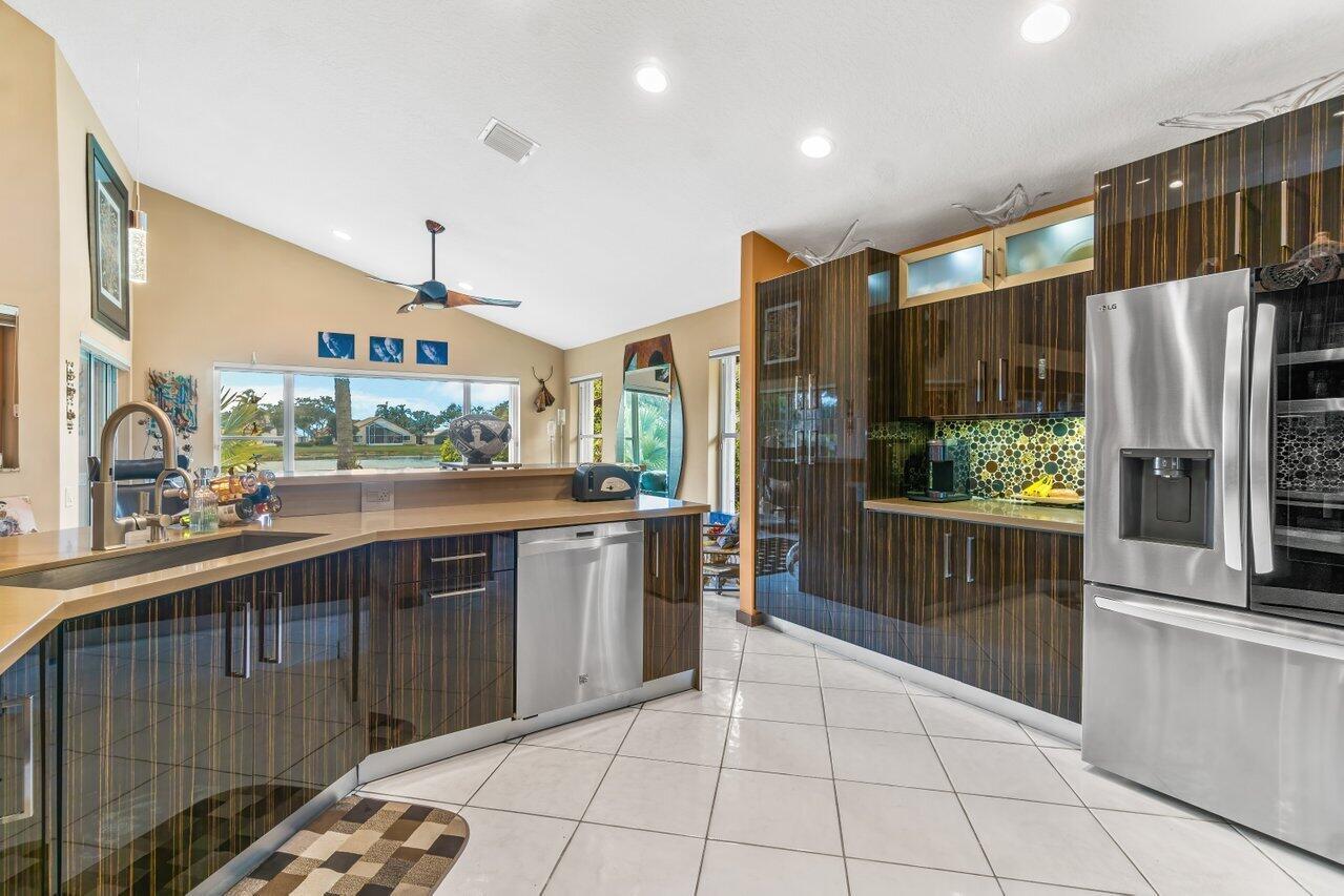 LAKERIDGE GREENS AT PIPERS GLEN - Residential