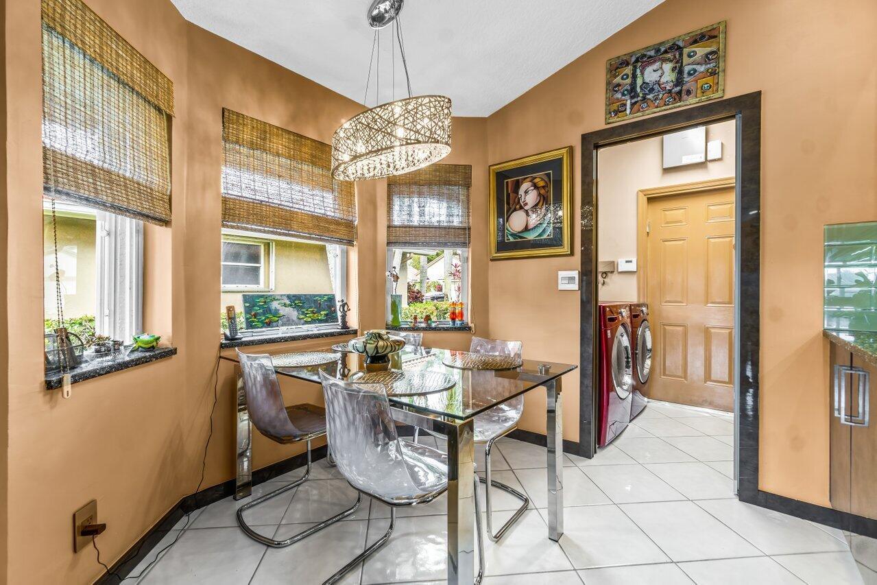 LAKERIDGE GREENS AT PIPERS GLEN - Residential