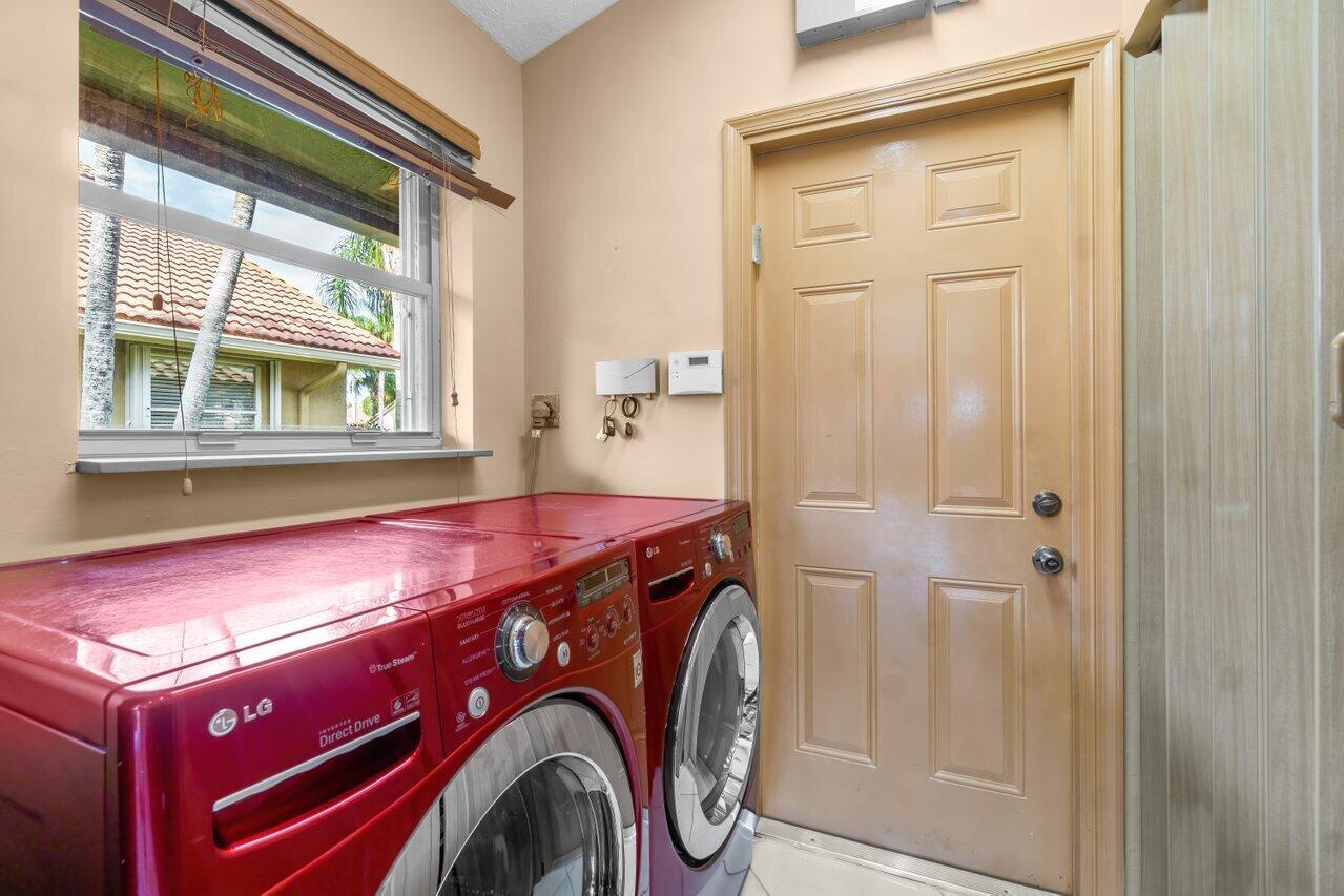 LAKERIDGE GREENS AT PIPERS GLEN - Residential