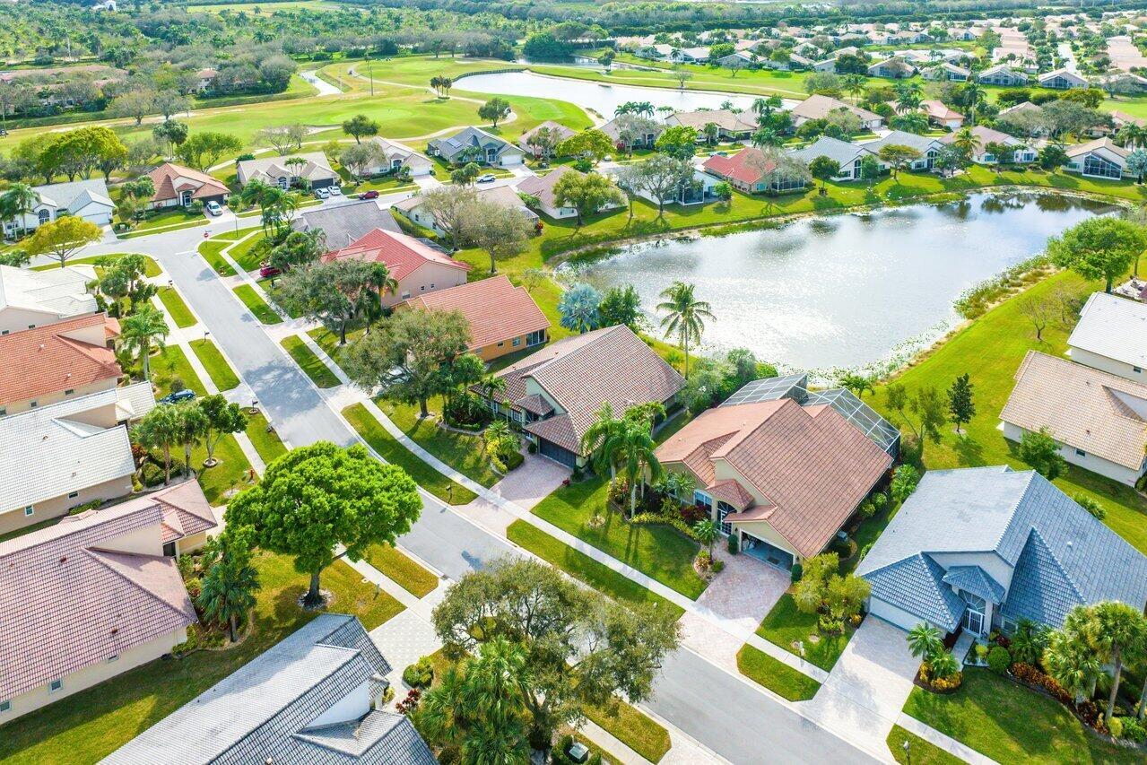 LAKERIDGE GREENS AT PIPERS GLEN - Residential