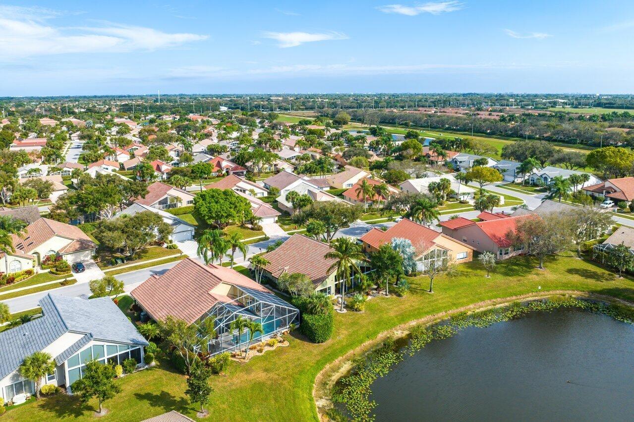 LAKERIDGE GREENS AT PIPERS GLEN - Residential