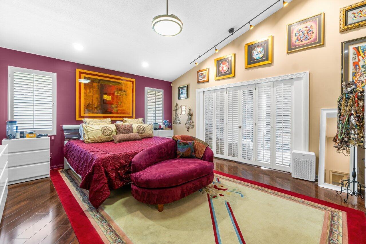 LAKERIDGE GREENS AT PIPERS GLEN - Residential