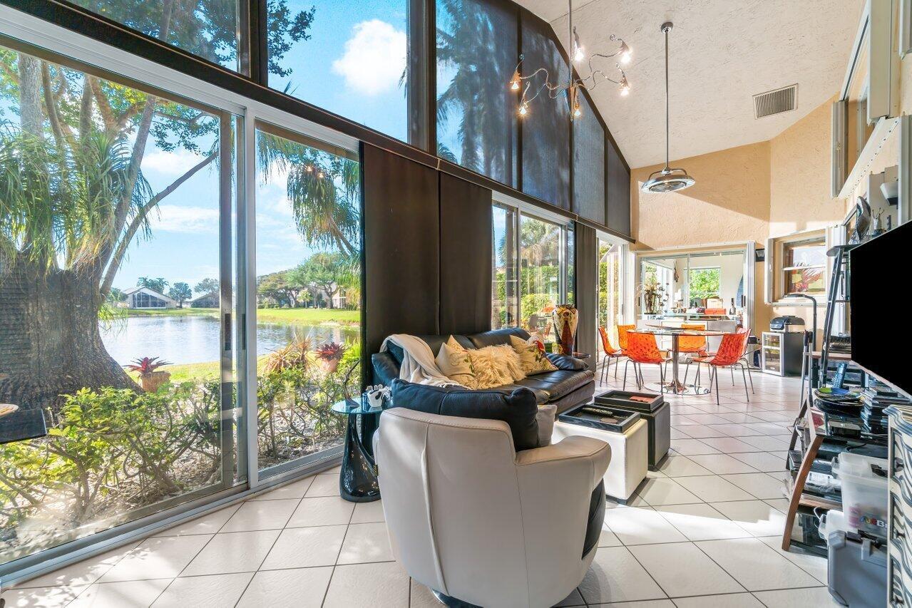 LAKERIDGE GREENS AT PIPERS GLEN - Residential