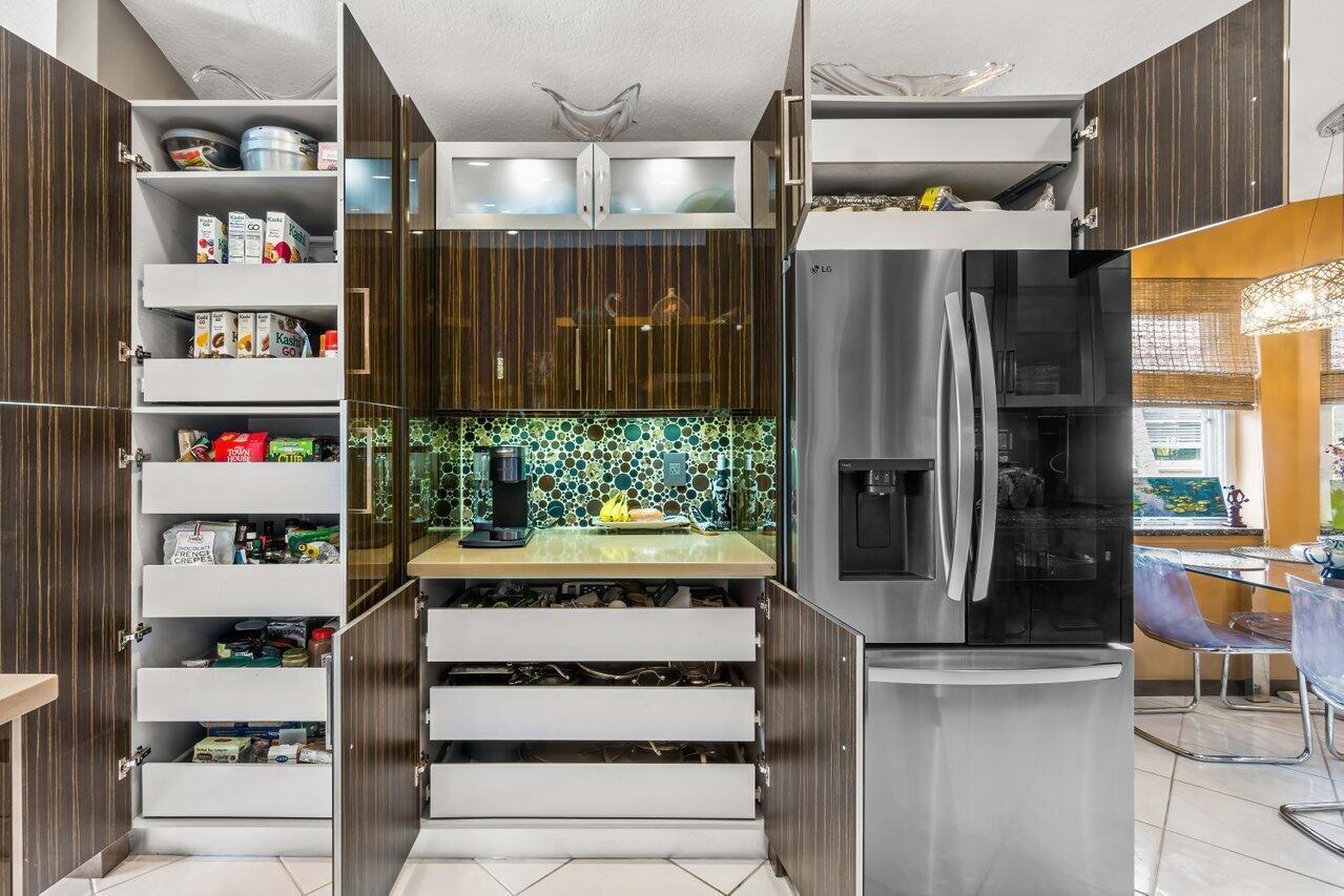 LAKERIDGE GREENS AT PIPERS GLEN - Residential