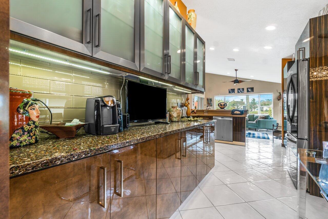 LAKERIDGE GREENS AT PIPERS GLEN - Residential