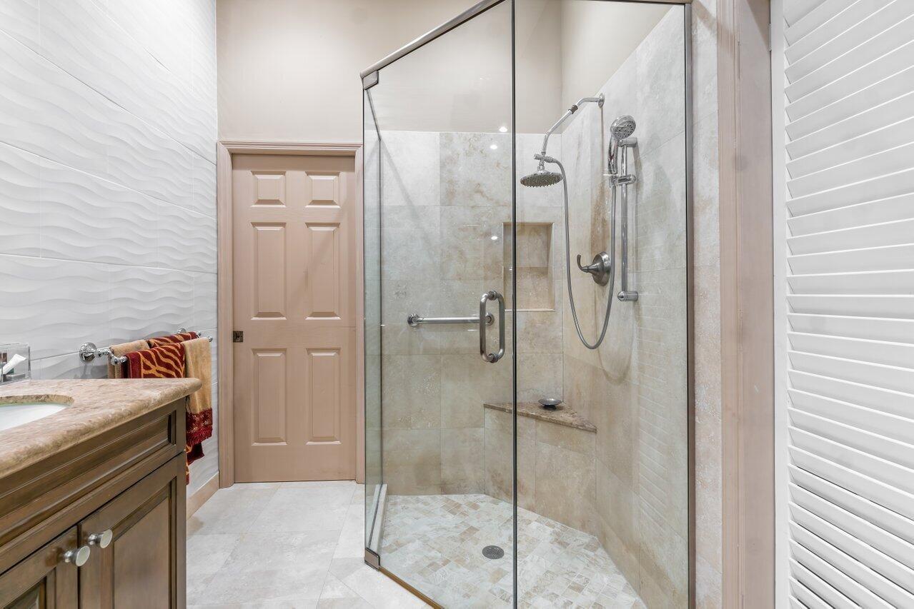 LAKERIDGE GREENS AT PIPERS GLEN - Residential