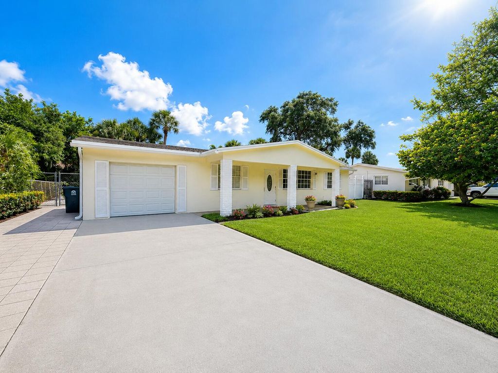 Photo of 2395 Idlewild Road, Palm Beach Gardens, FL 33410 (MLS # B26033333)