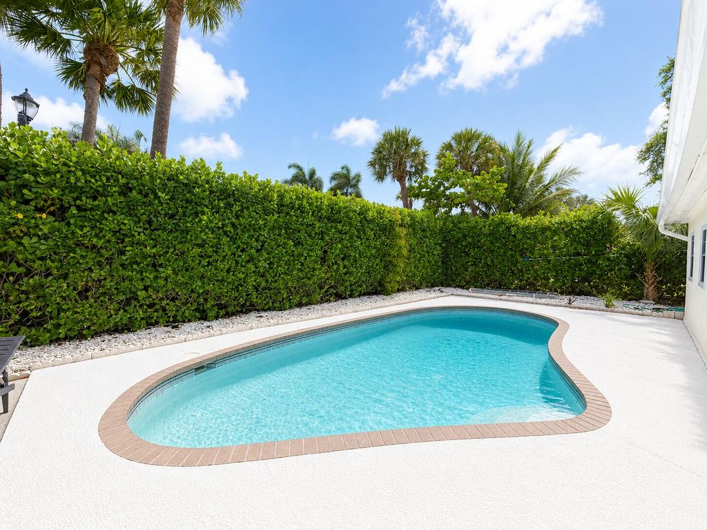 Photo of 2395 Idlewild Road, Palm Beach Gardens, FL 33410 (MLS # B26033333)
