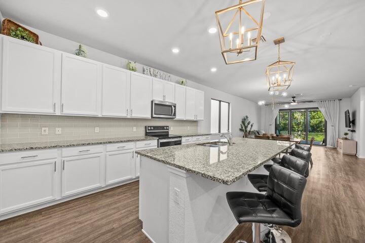 8238 Hanoverian Drive, Lake Worth, FL, 33467/$645,000 2 8238 Hanoverian Drive