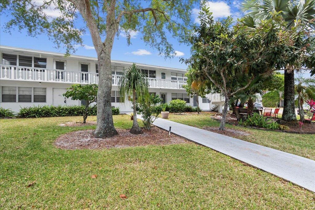 Photo of 412 Sheffield Q, West Palm Beach, FL 33417 (MLS # R11151001)