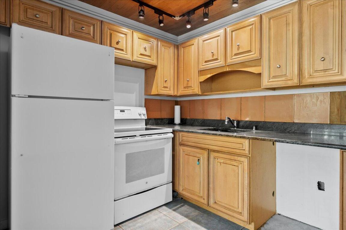 SHEFFIELD CONDOS A TO Q - Residential