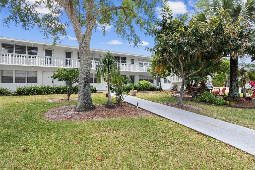 Photo of 412 Sheffield Q, West Palm Beach, FL 33417 (MLS # R11151001)