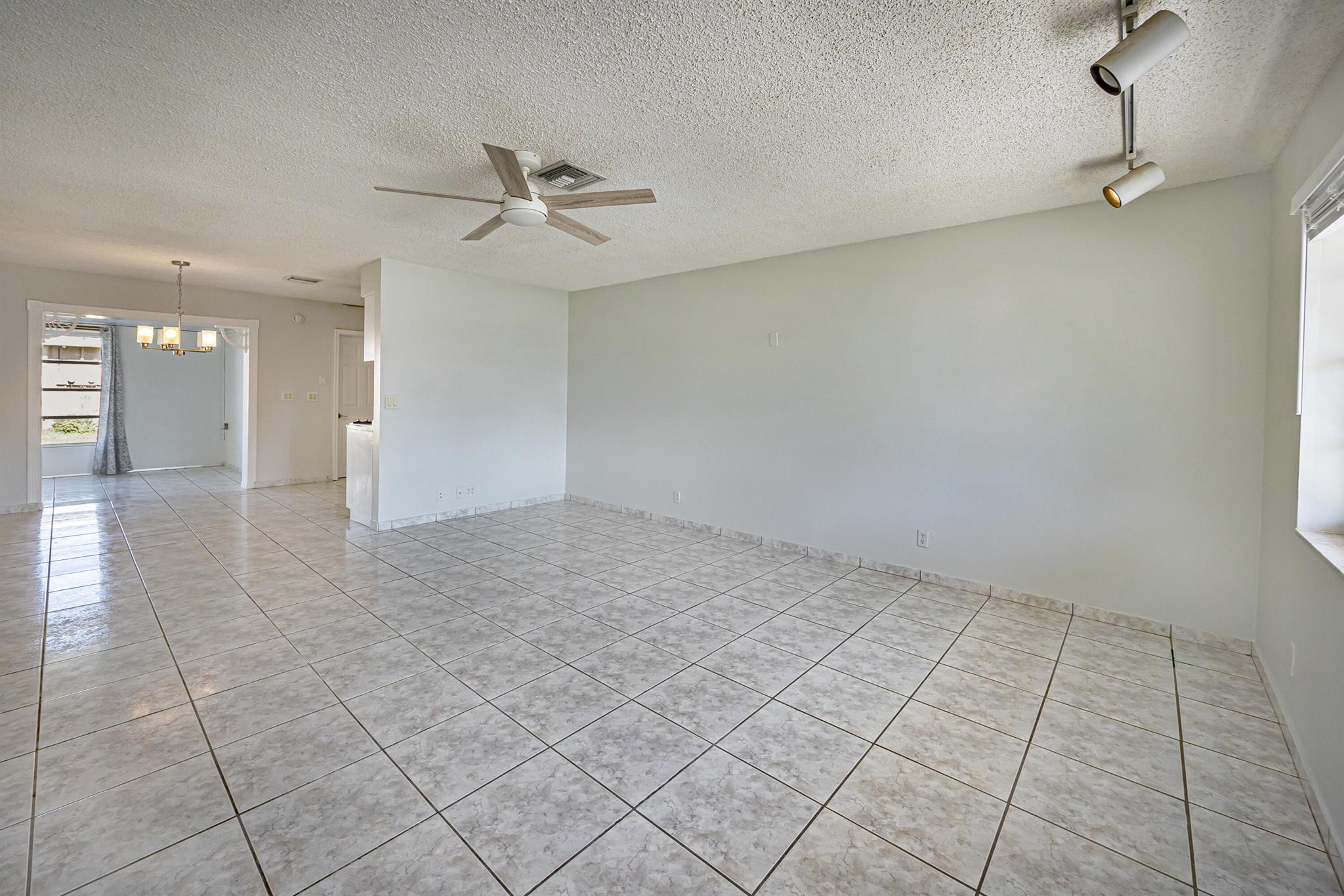 IMPERIAL VILLAS CONDO - Residential Lease