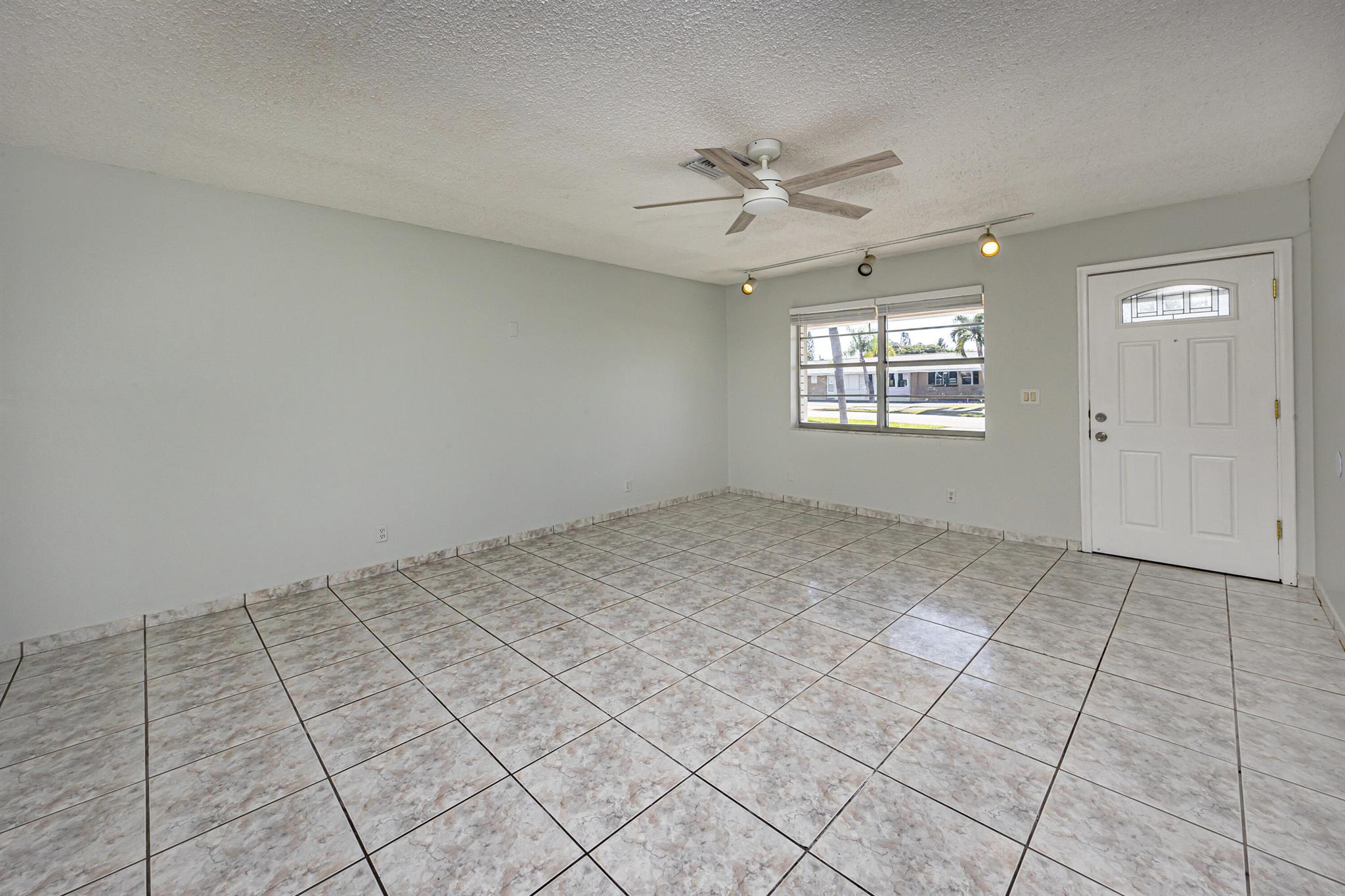 IMPERIAL VILLAS CONDO - Residential Lease