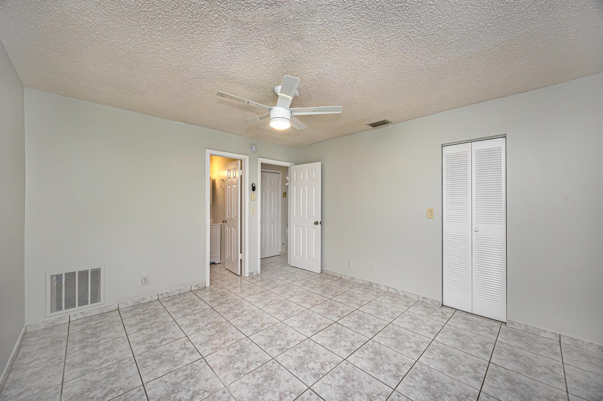 IMPERIAL VILLAS CONDO - Residential Lease