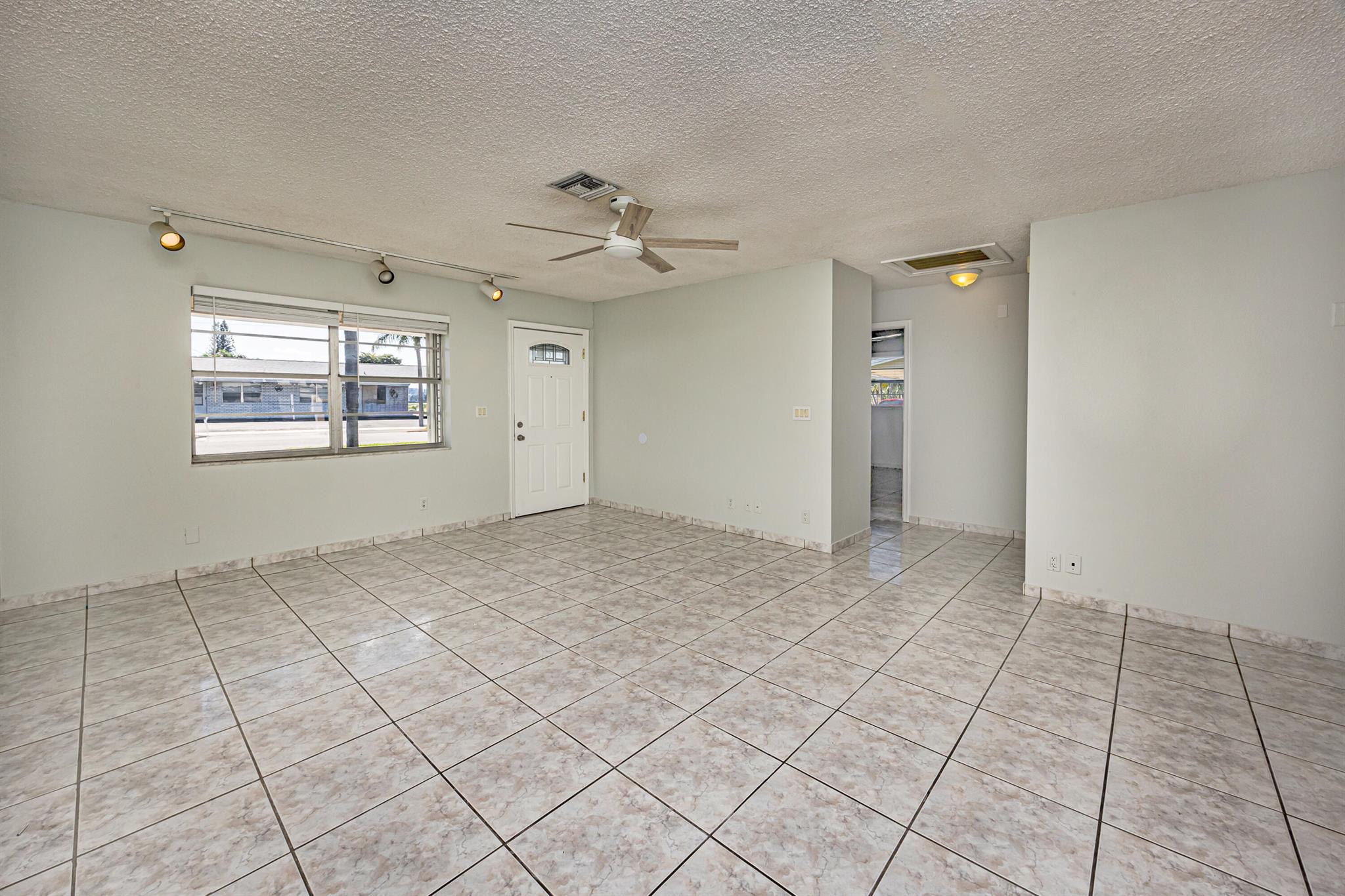 IMPERIAL VILLAS CONDO - Residential Lease