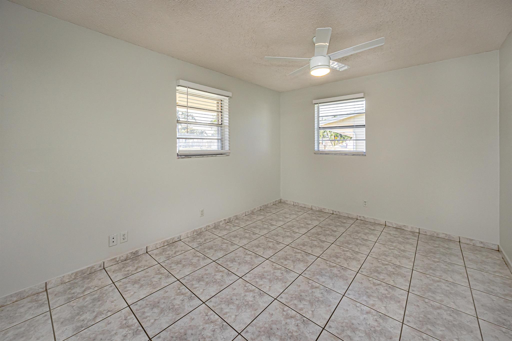 IMPERIAL VILLAS CONDO - Residential Lease