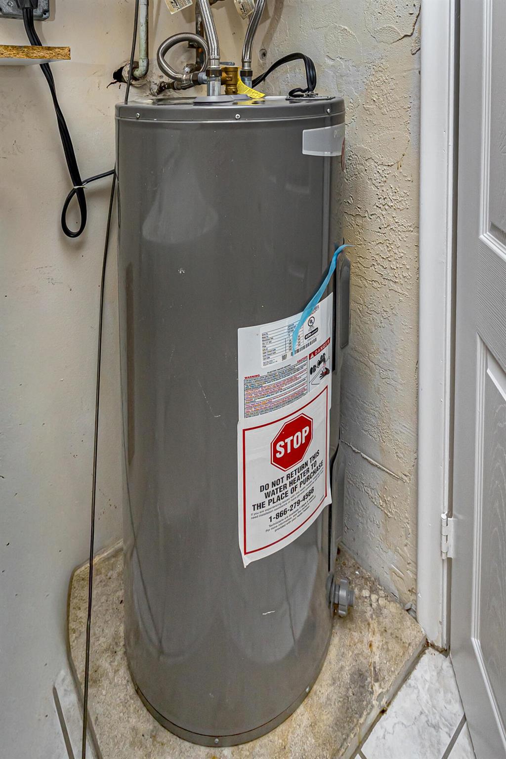 IMPERIAL VILLAS CONDO - Residential Lease