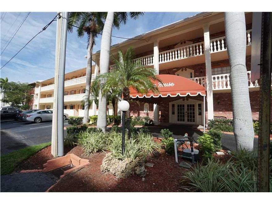 PRESTIGIOUS CORAL RIDGE COUNTRY CLUB AREA.  VERY SPACIOUS 2 BEDROOM/2 BATH CLOSE TO BEACH, SHOPPING AND RESTAURANTS. BOAT DOCKAGE AVAIL. AT $4.00 PER FT.