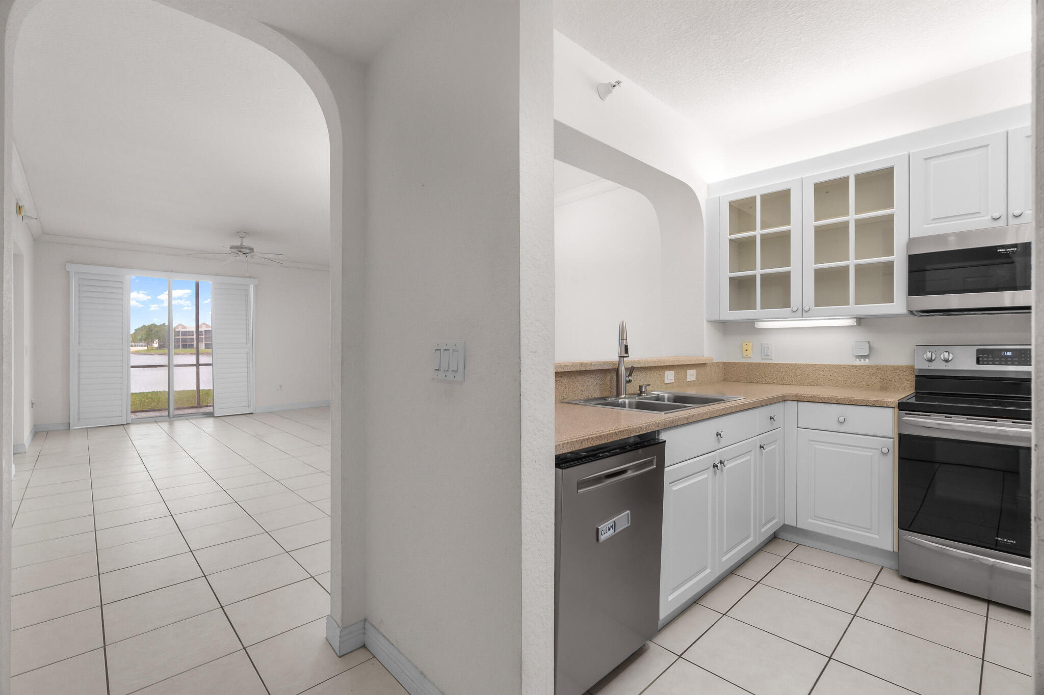 SOUTHAMPTON CONDOMINIUM - Residential