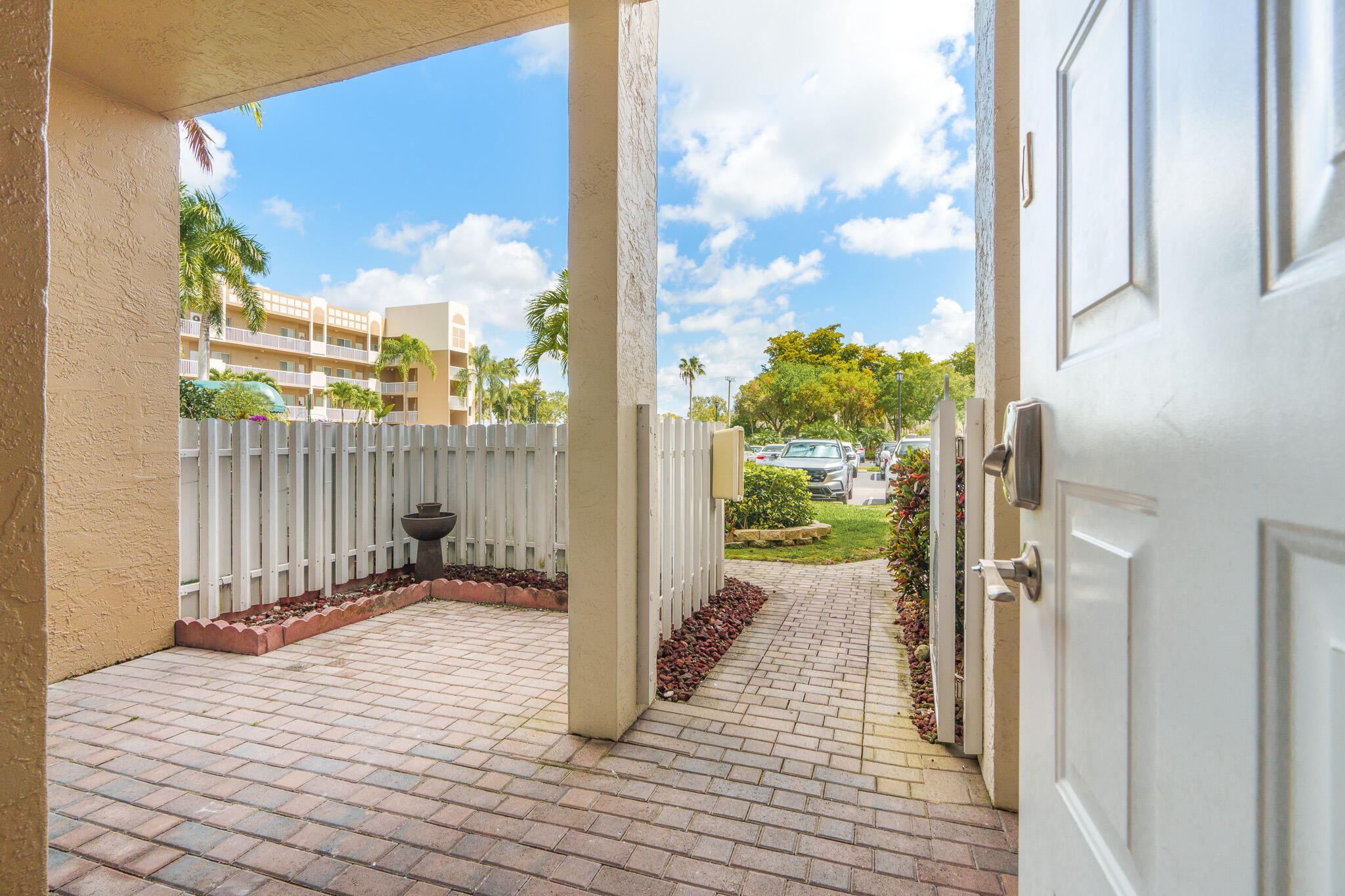 SOUTHAMPTON CONDOMINIUM - Residential