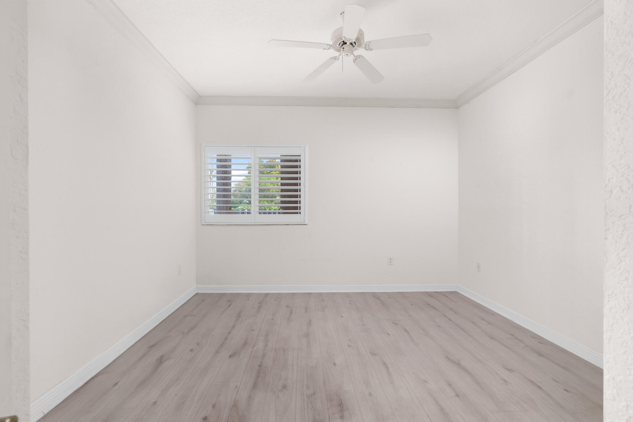 SOUTHAMPTON CONDOMINIUM - Residential