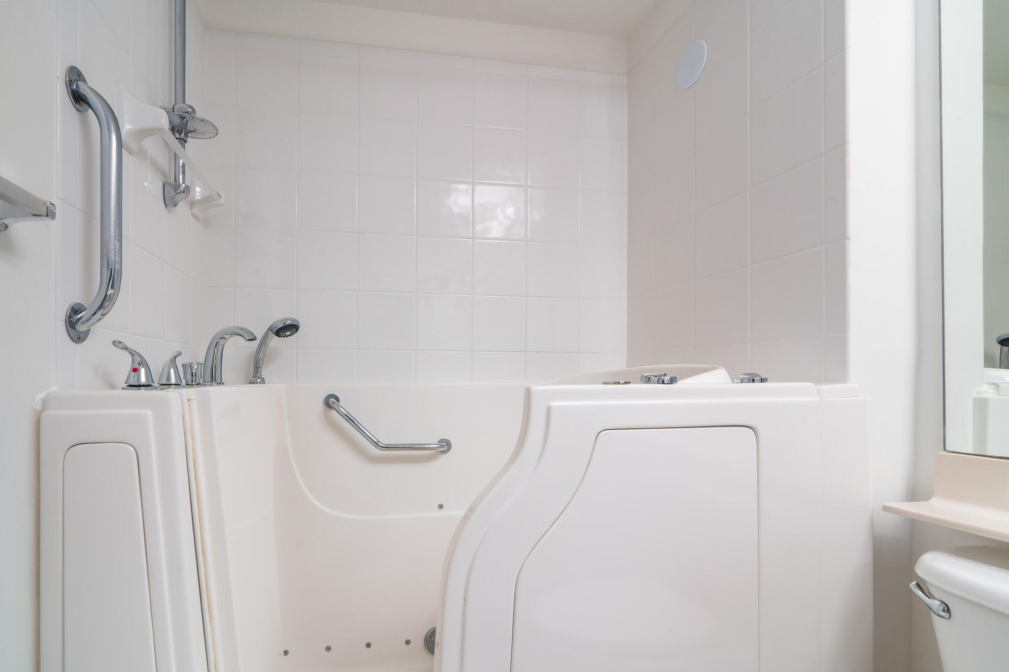 SOUTHAMPTON CONDOMINIUM - Residential