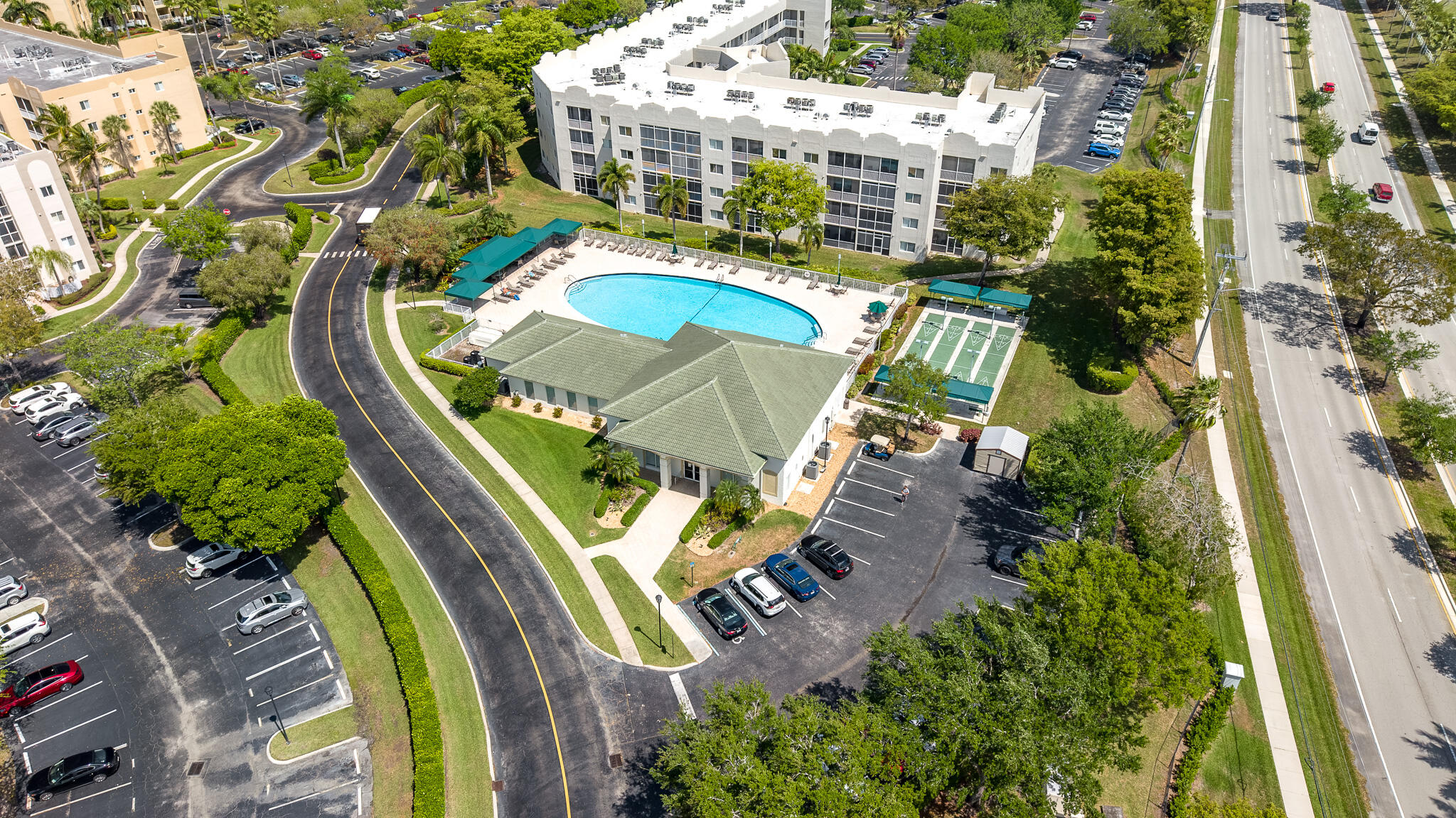 SOUTHAMPTON CONDOMINIUM - Residential