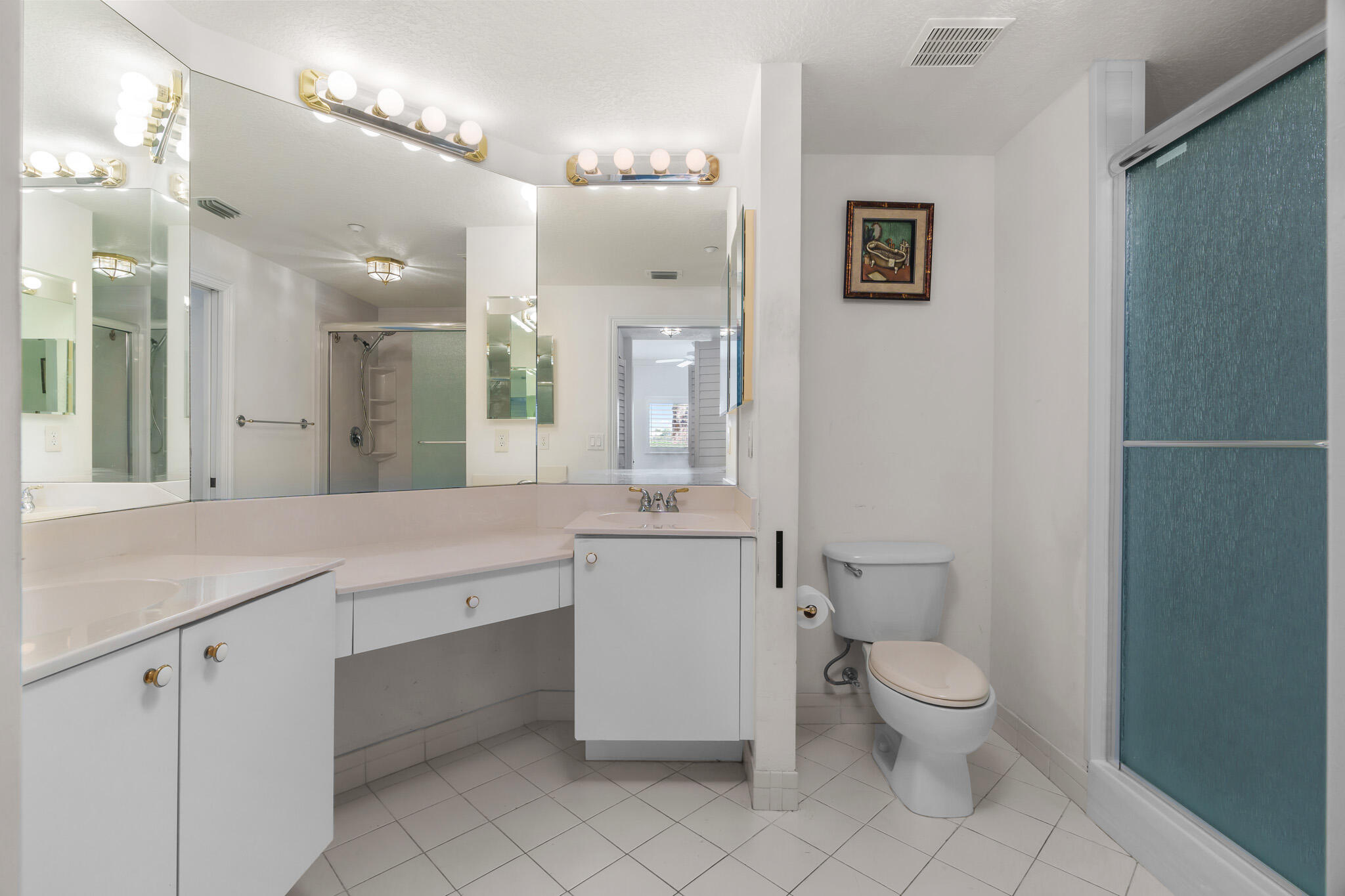 SOUTHAMPTON CONDOMINIUM - Residential