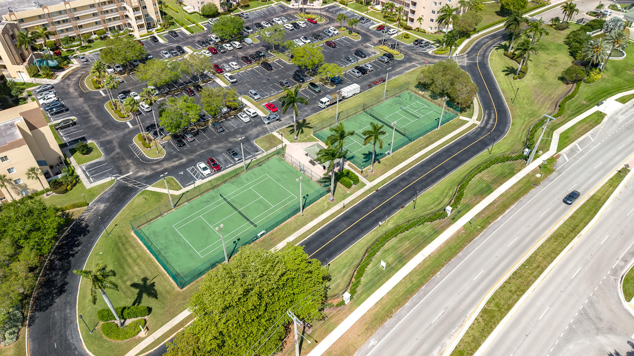 SOUTHAMPTON CONDOMINIUM - Residential