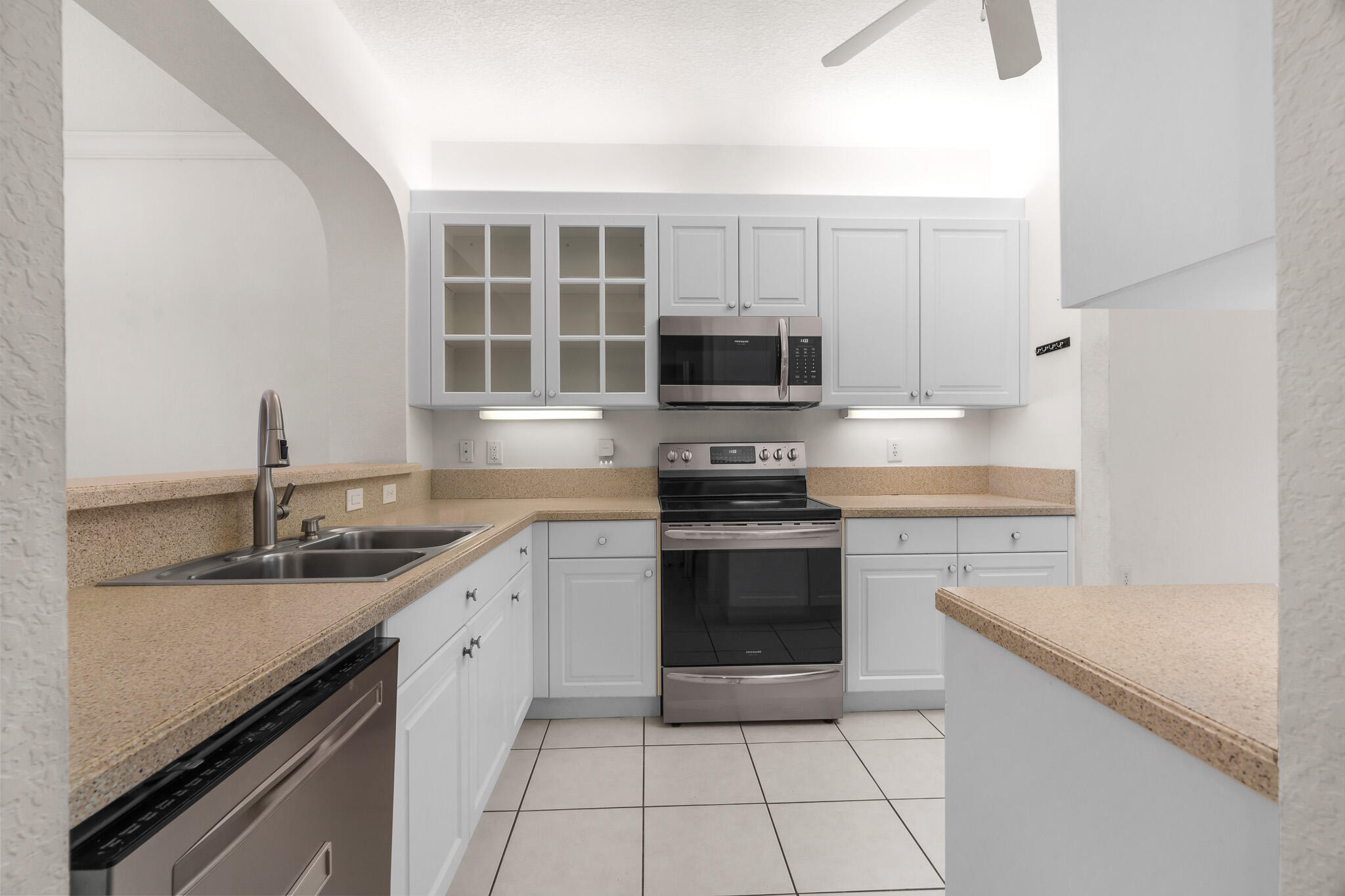 SOUTHAMPTON CONDOMINIUM - Residential