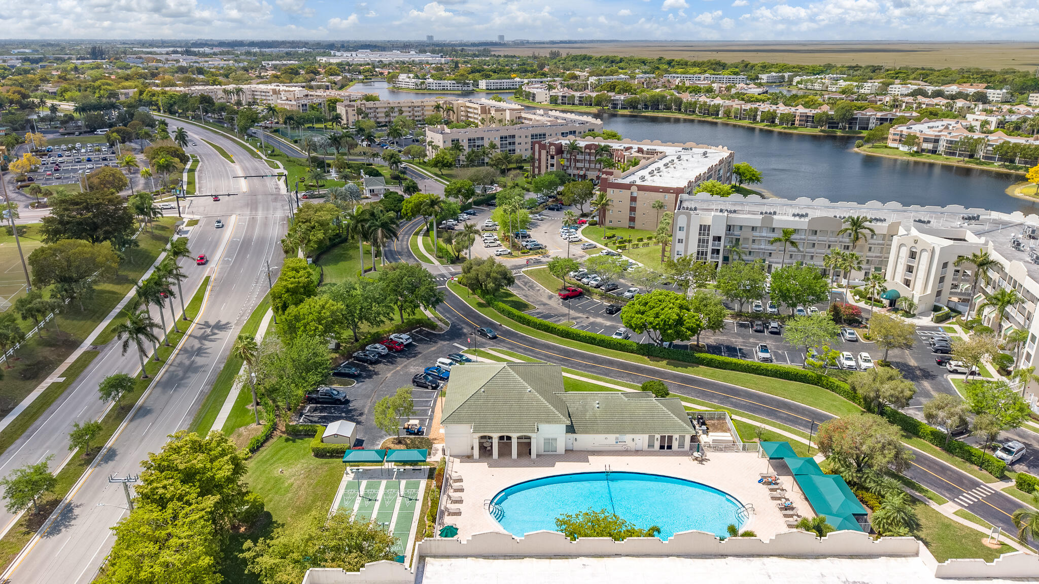 SOUTHAMPTON CONDOMINIUM - Residential