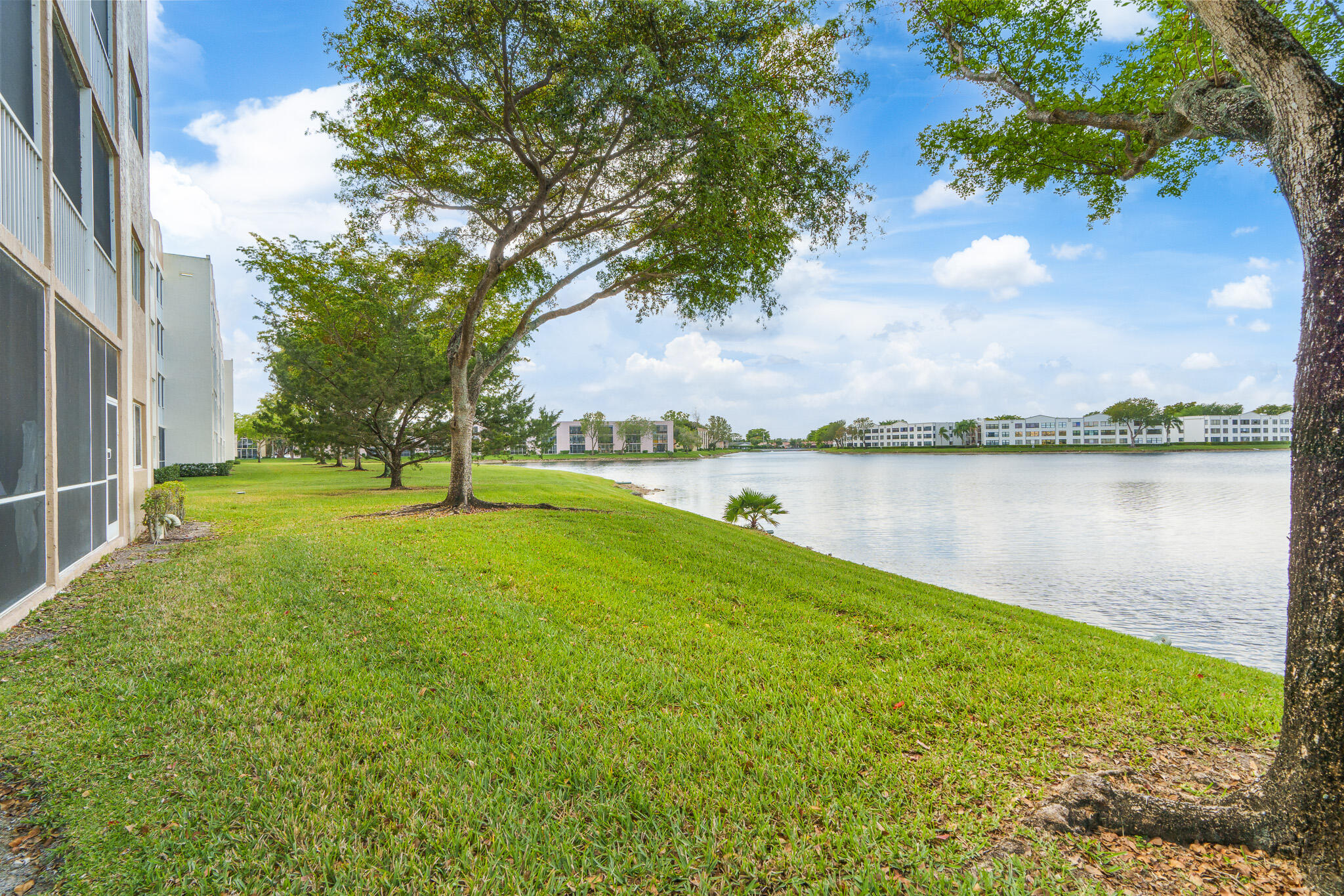 SOUTHAMPTON CONDOMINIUM - Residential