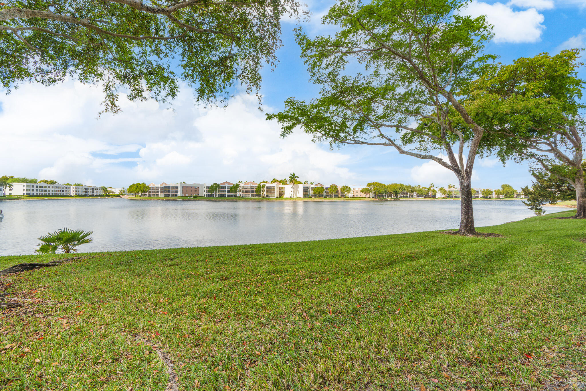 SOUTHAMPTON CONDOMINIUM - Residential