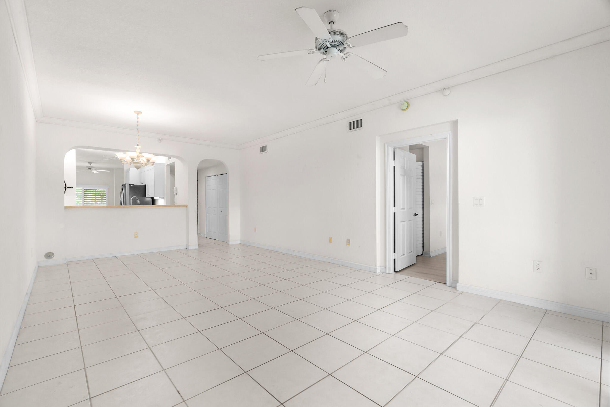 SOUTHAMPTON CONDOMINIUM - Residential