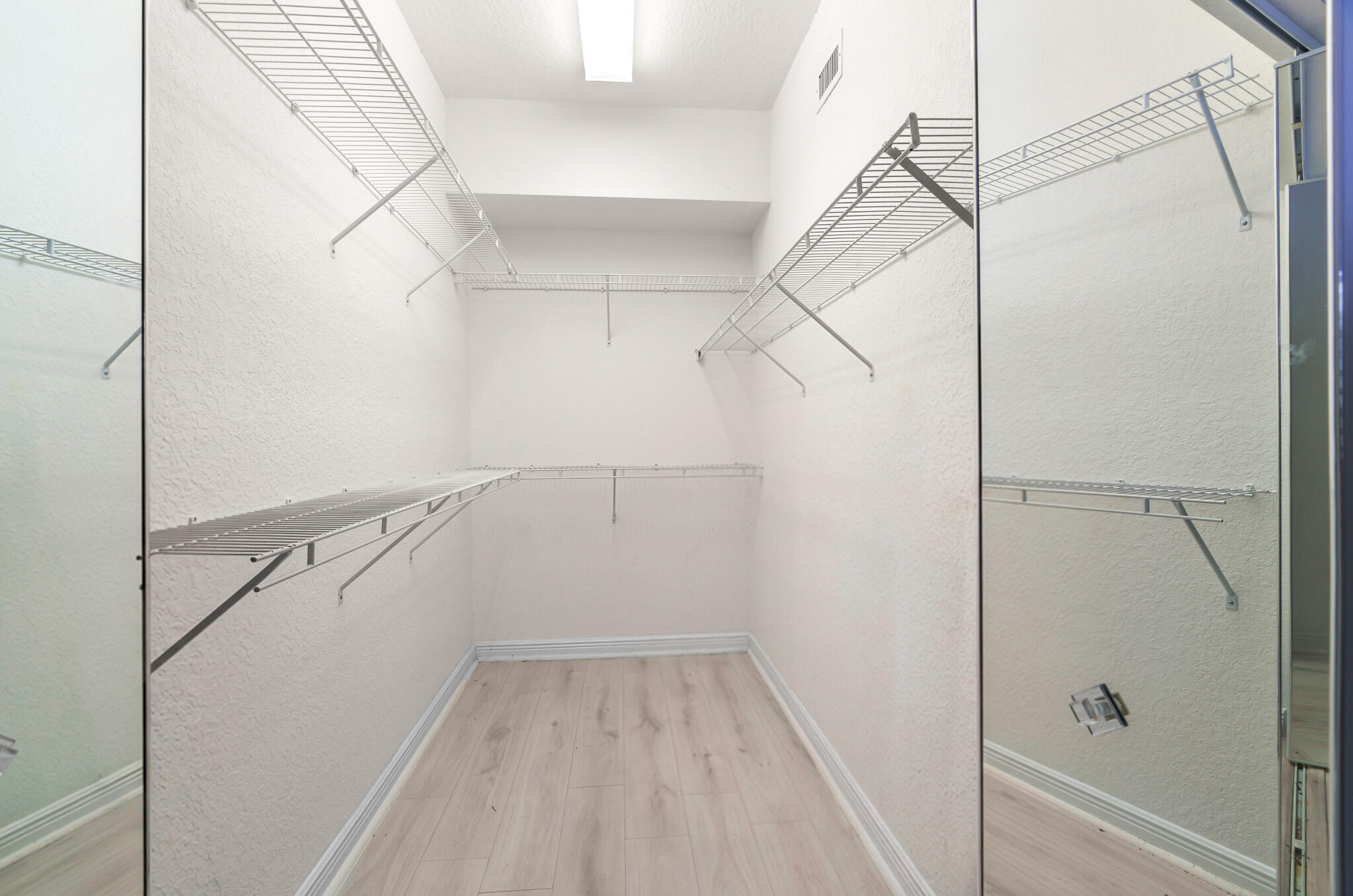 SOUTHAMPTON CONDOMINIUM - Residential