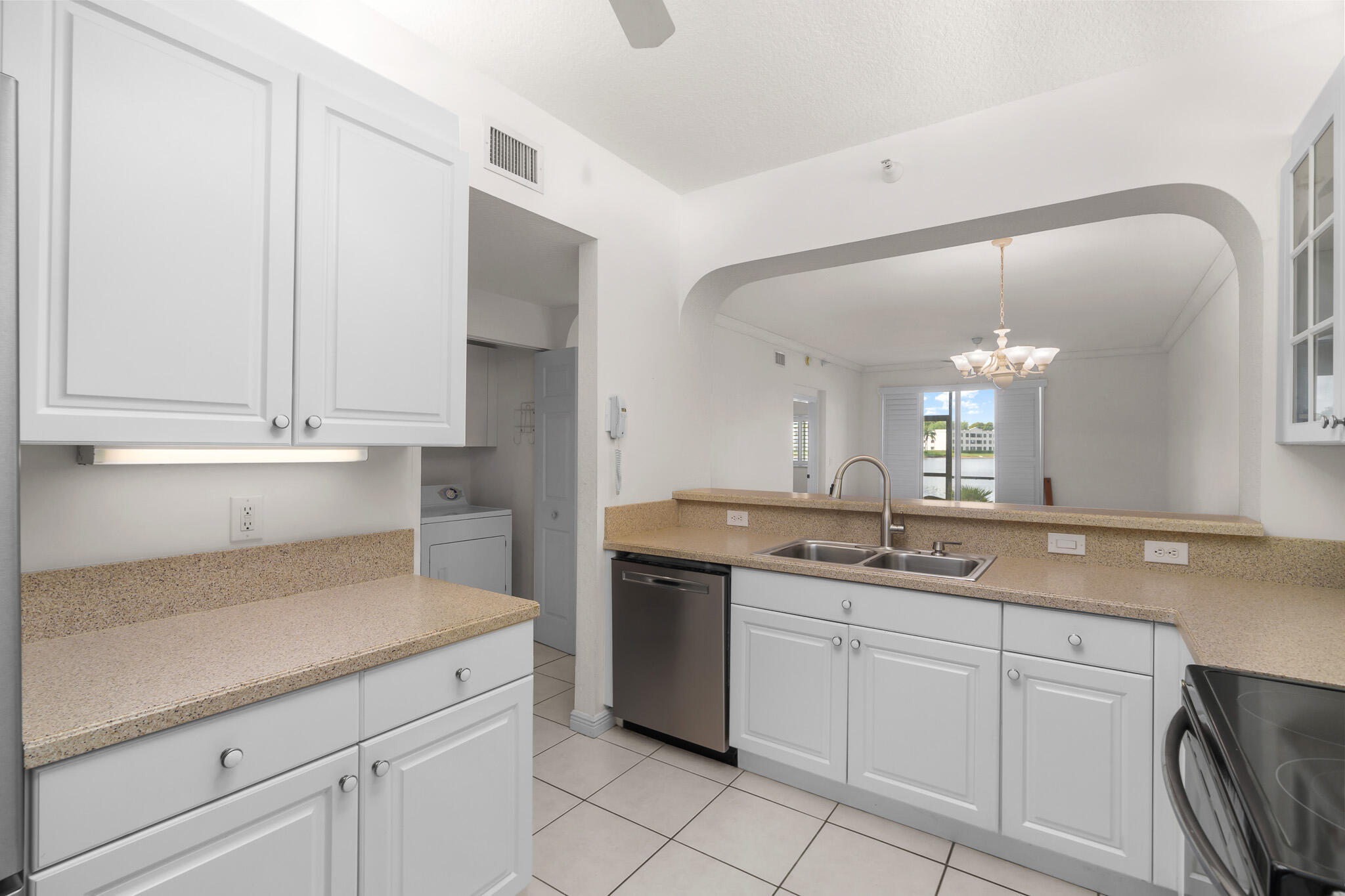 SOUTHAMPTON CONDOMINIUM - Residential