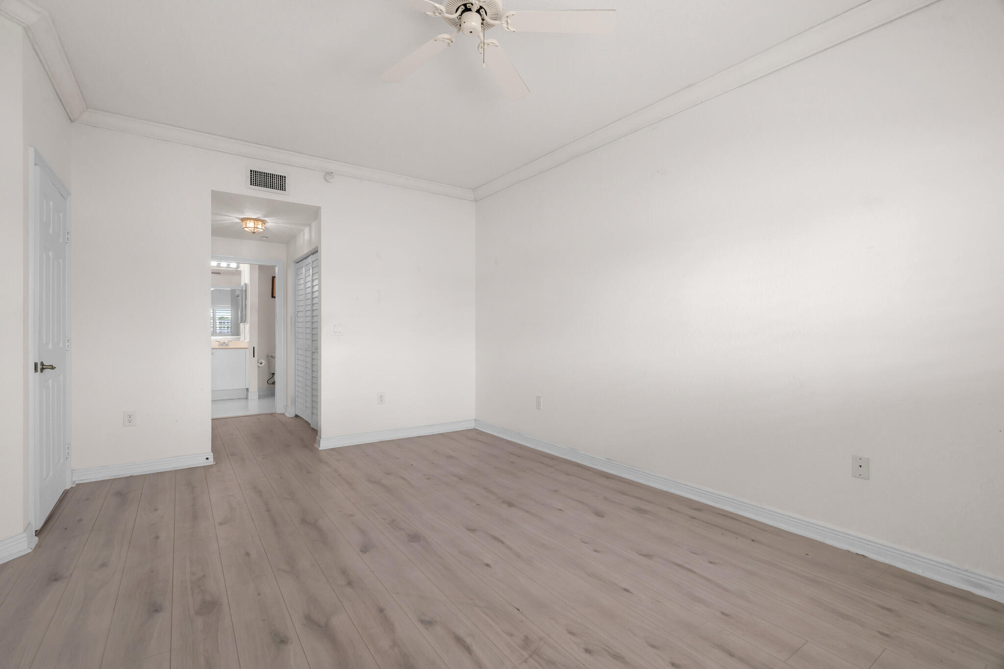 SOUTHAMPTON CONDOMINIUM - Residential