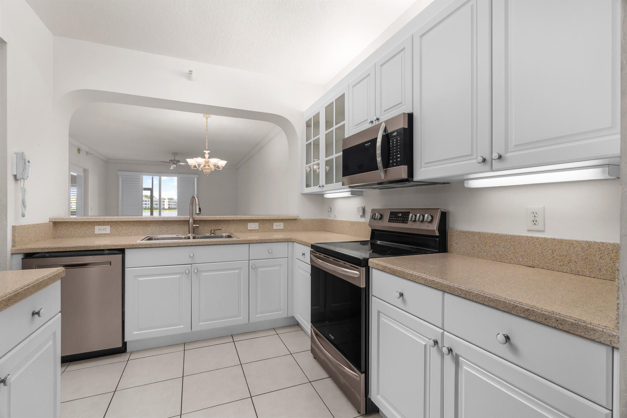 SOUTHAMPTON CONDOMINIUM - Residential